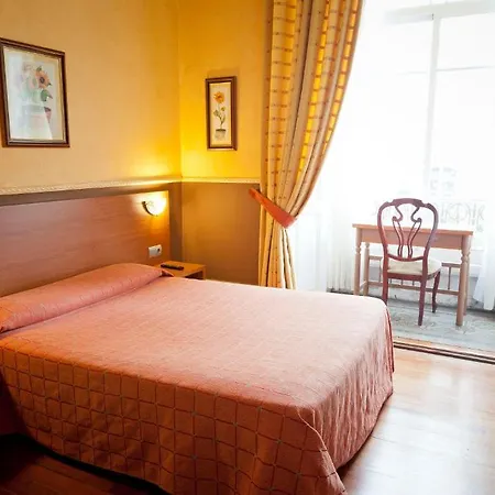 Aguila Hotel *
